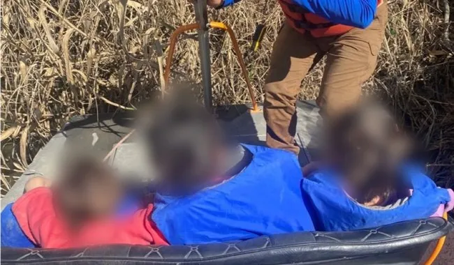 INM rescatan a tres niñas migrantes varadas en un islote del Río Bravo #VIDEO
