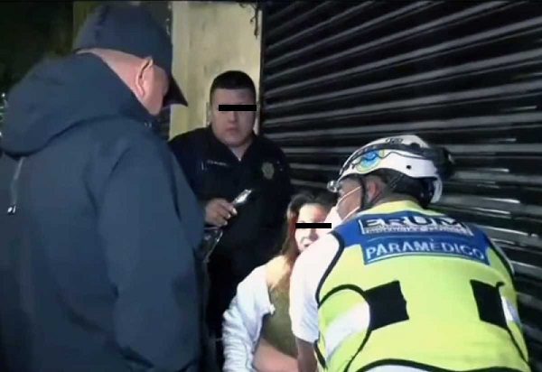 Apuñalan a mujer afuera del Metro Hidalgo tras una riña
