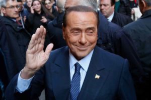 Berlusconi insiste en promesa de “autobús de prostitutas” para jugadores de su equipo de fútbol