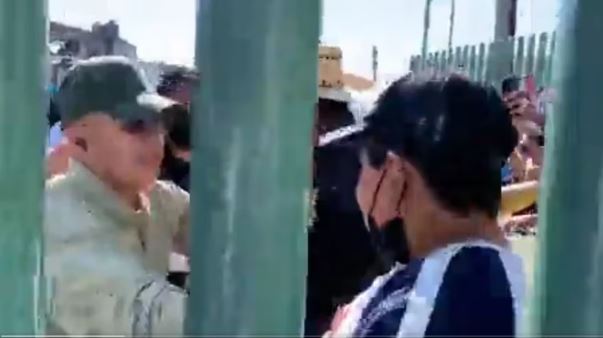 Un niño fue jaloneado por guardias de AMLO durante su visita a Temixco, Morelos #VIDEO