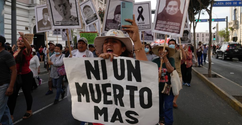 Fiscalía de Perú abre investigación por 42 muertes durante protestas