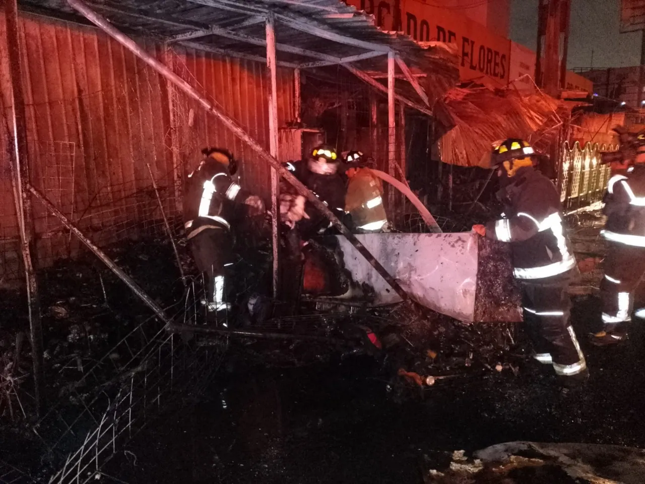 Incendio en zona de La Merced consume puestos semifijos