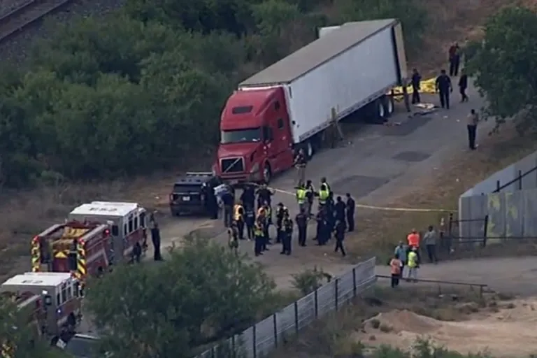 Serán enjuiciados 6 implicados en caso de tráiler hallado con 53 migrantes muertos en Texas