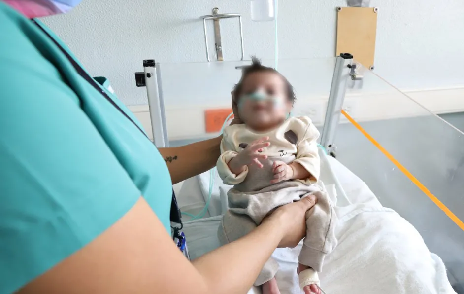 Bebé de 7 días de nacido supera compleja cirugía de corazón en IMSS La Raza