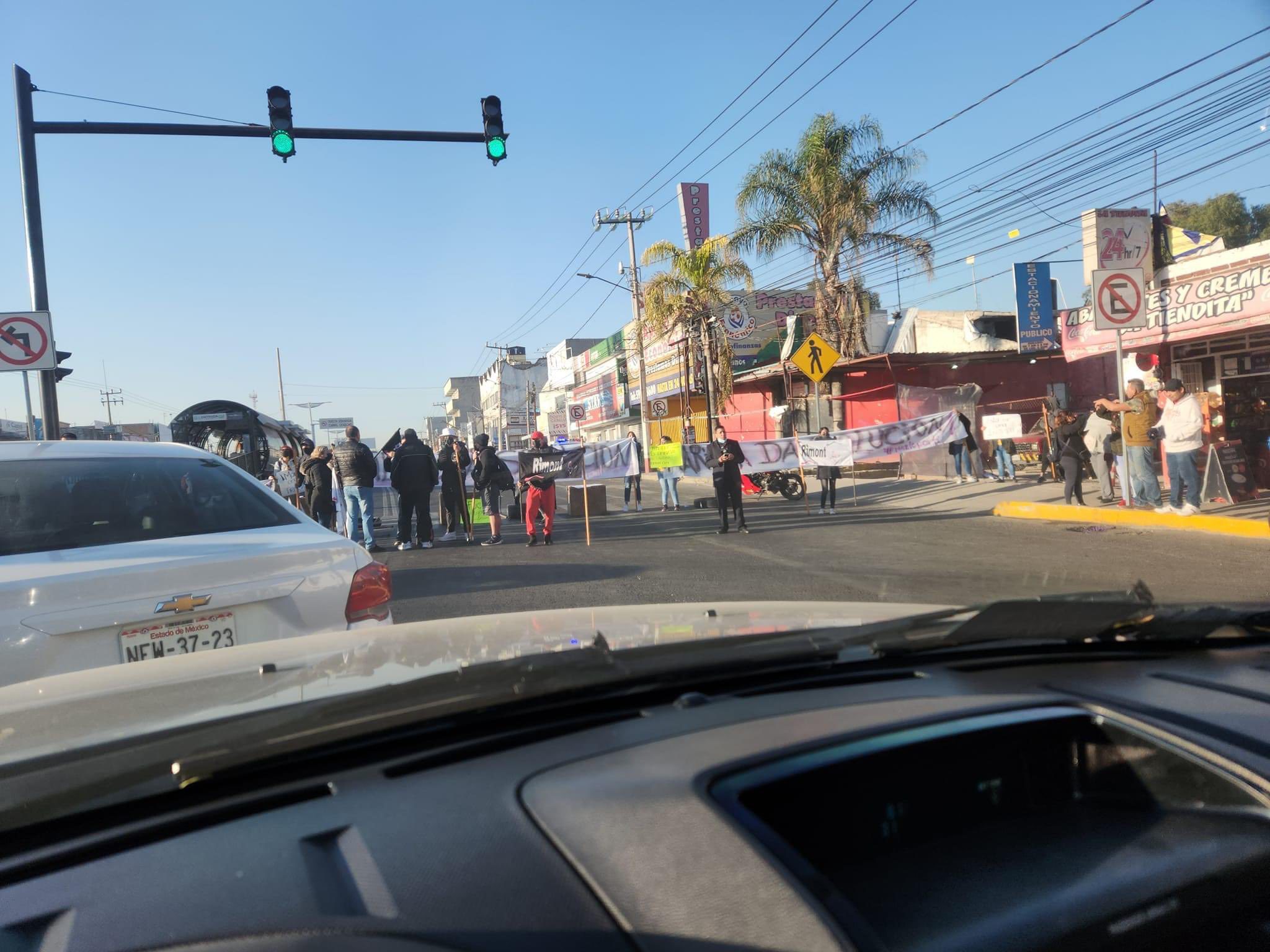 Vecinos cierran la México-Pachuca en protesta por la suspensión de un gimnasio