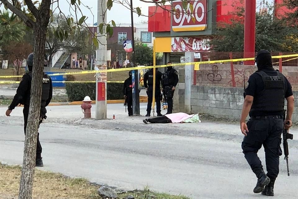 Asesinan a tiros a una joven frente a un kínder en Cadereyta, NL