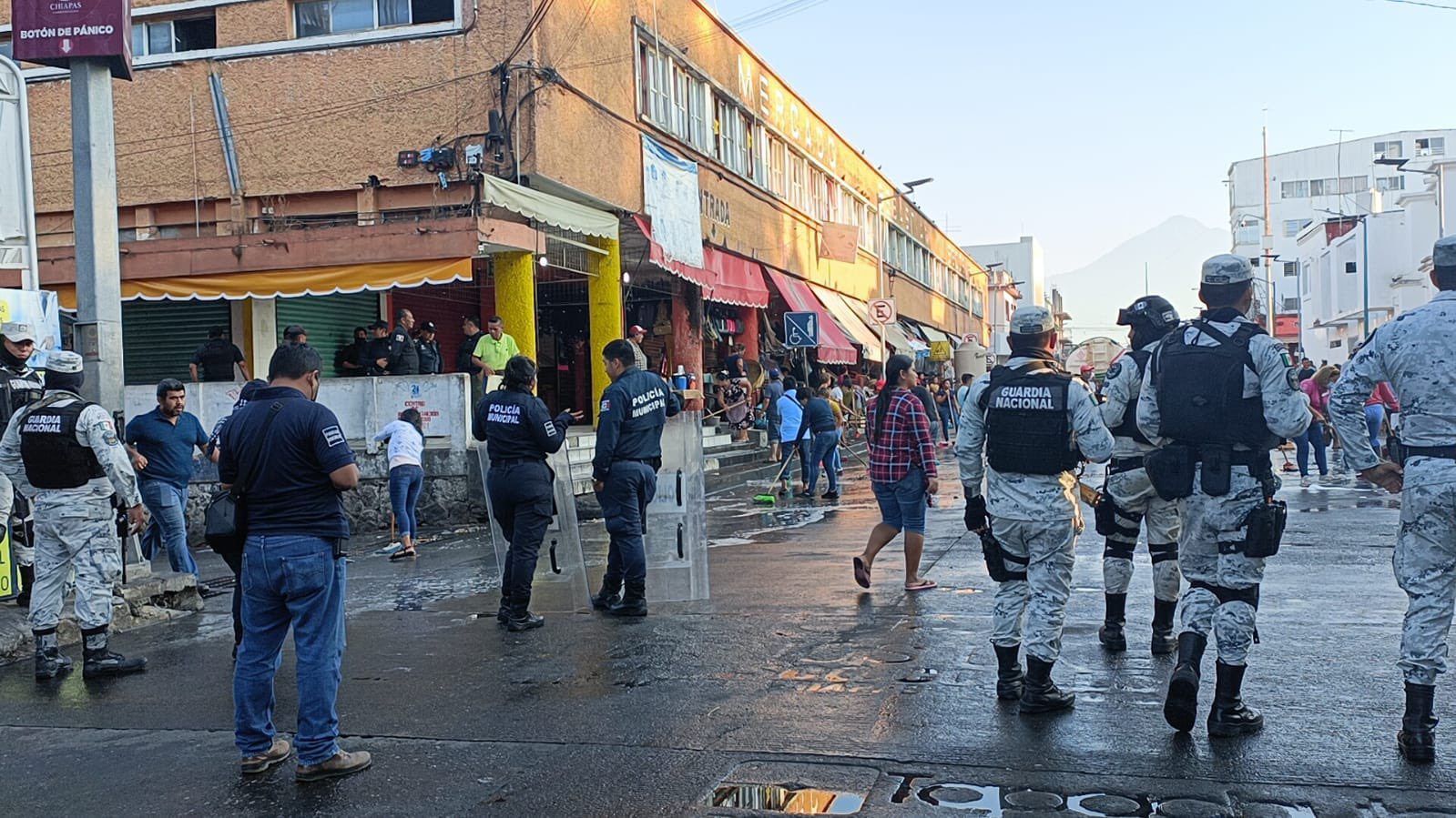 Guardia Nacional impide a migrantes haitianos instalar mercado ambulante en Tapachula