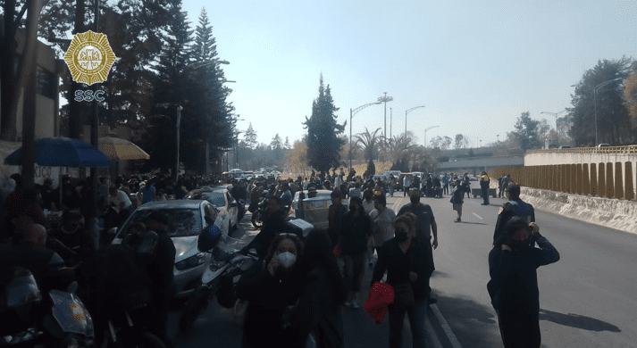 Padres y alumnos de prepa vuelven a bloquear la Calzada Chivatito por las Becas Bienestar