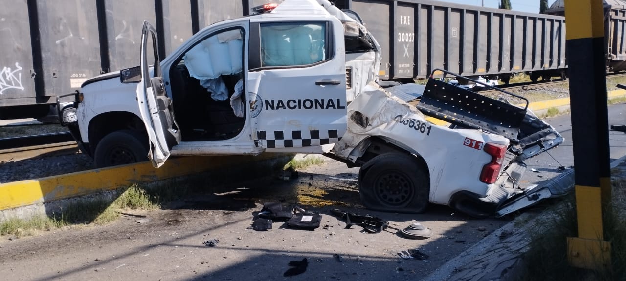 Tren embiste camioneta de la GN en Celaya; habría 2 elementos muertos y 4 heridos