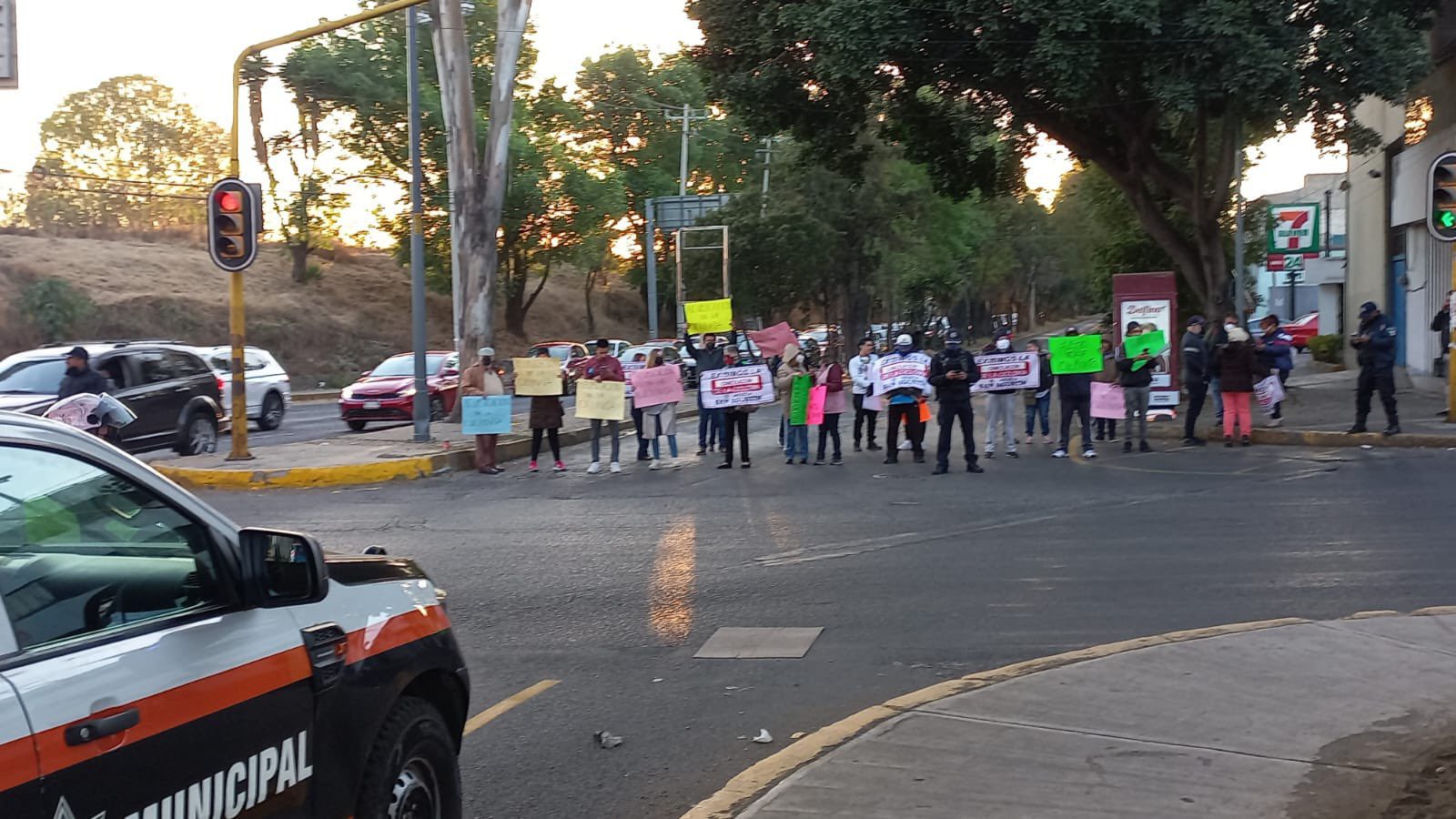 Vecinos protestan por cuarto día contra instalación de ciclovía en Naucalpan