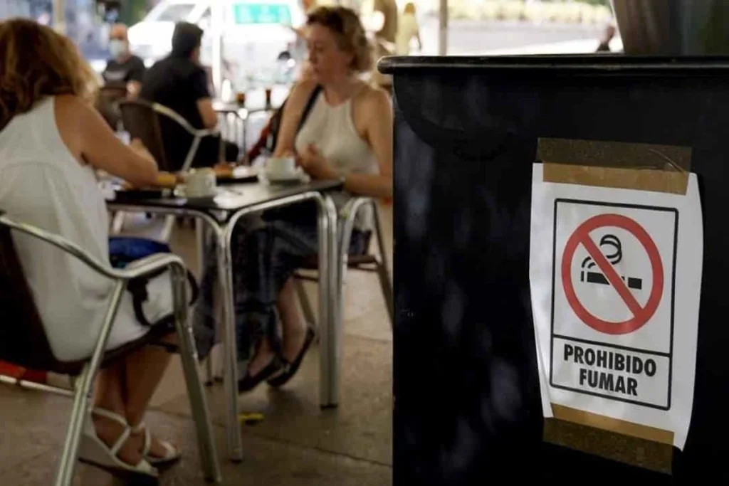Entra en vigor la Ley Antitabaco. Esta será la multa a fumadores en la CDMX