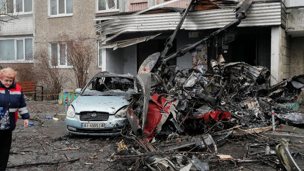 Muere el ministro del Interior de Ucrania y 17 personas más al caer helicóptero cerca de Kiev