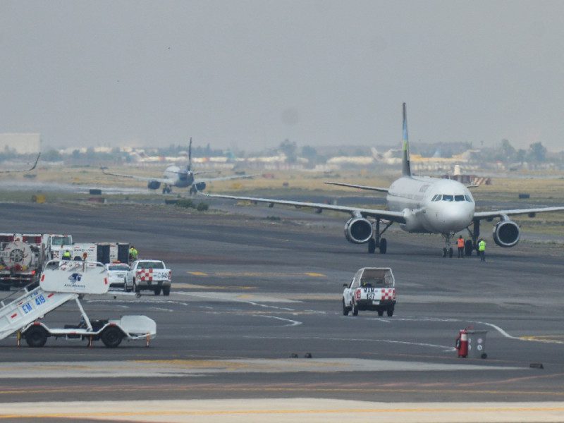 AMLO alista decreto para cerrar el AICM a operaciones de transporte de carga