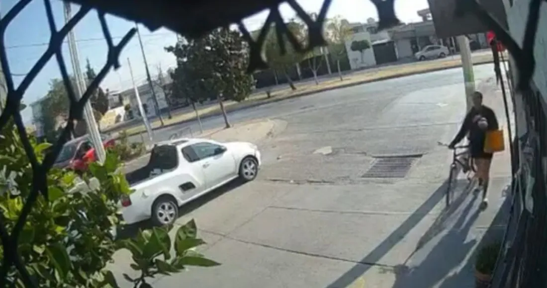 Mujer logra alcanza a ladrón y frustra robo de su bicicleta en León, Guanajuato #VIDEO