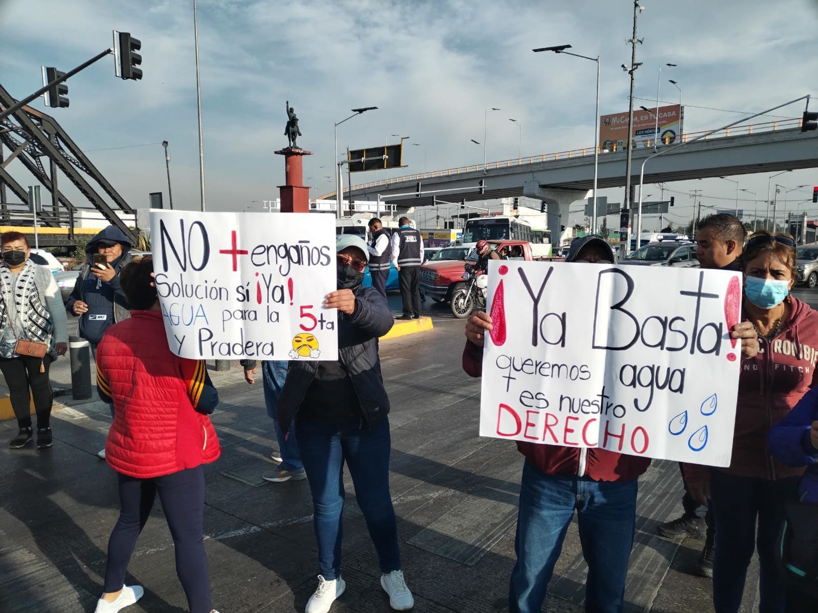 Vecinos cierran Vía Morelos, en Ecatepec, ante falta de agua potable