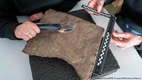 Encuentran en Noruega la piedra rúnica más antigua del mundo