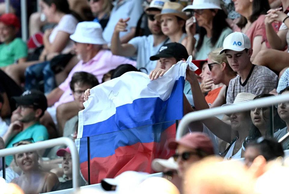 Prohíben despliegue de banderas de Rusia y Bielorrusia en el Abierto de Australia