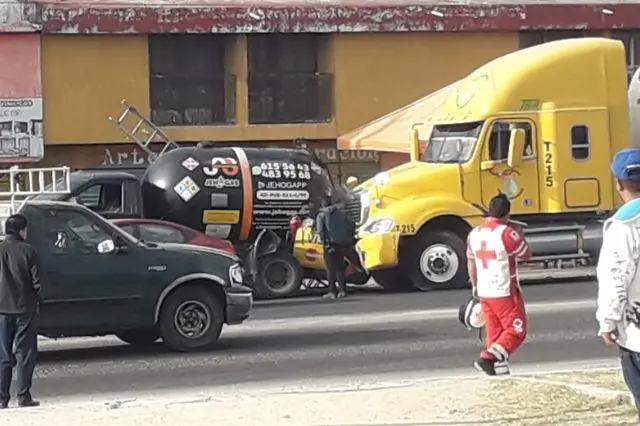 Se desata balacera en Tepeaca, Puebla, tras persecución para recuperar pipa robada #VIDEOS
