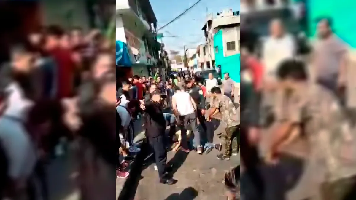 Familiares bloquean Eje 5 Sur por asesinato de presunto ladrón a manos de policía