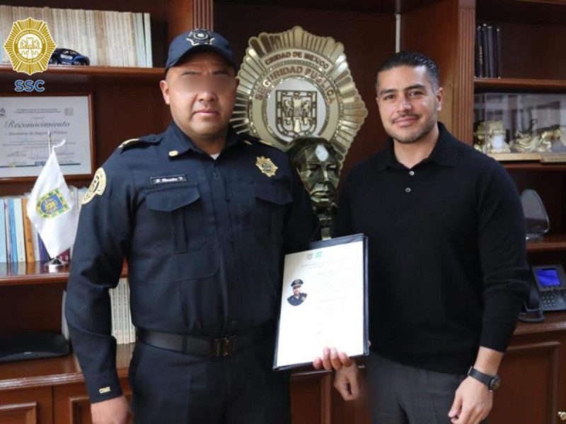 Ascienden a policía que abatió a ladrón en calles de Iztapalapa