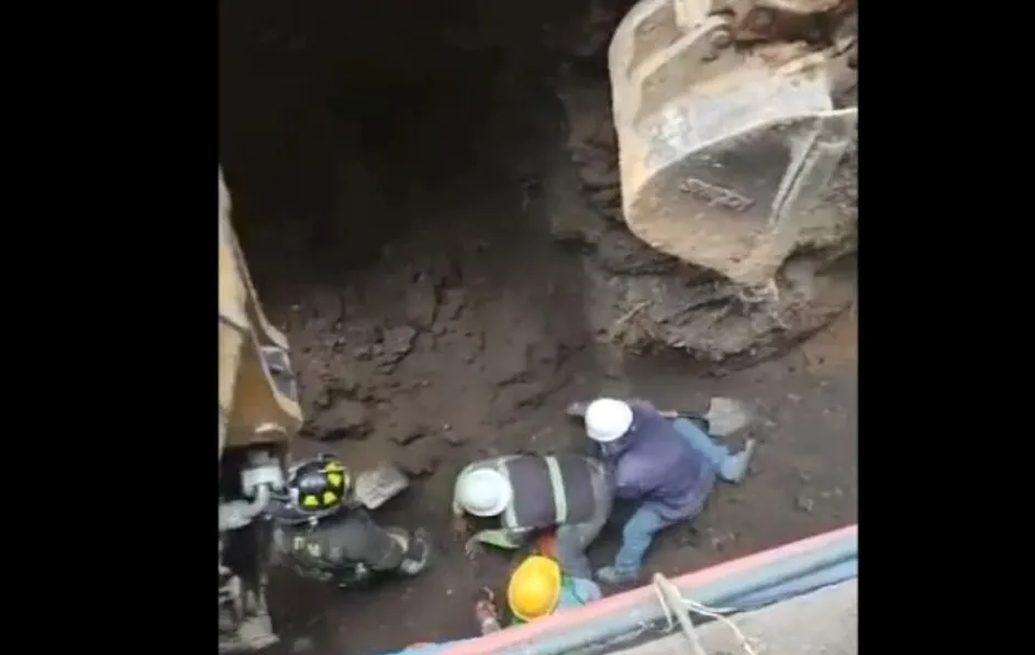 Socavón en zona de obra en alcaldía Miguel Hidalgo deja dos personas atrapadas