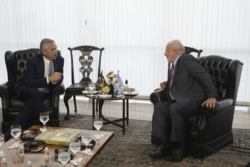 Brasil y Argentina estarían estudiando la creación de una moneda común que se llamaría 'Sur'