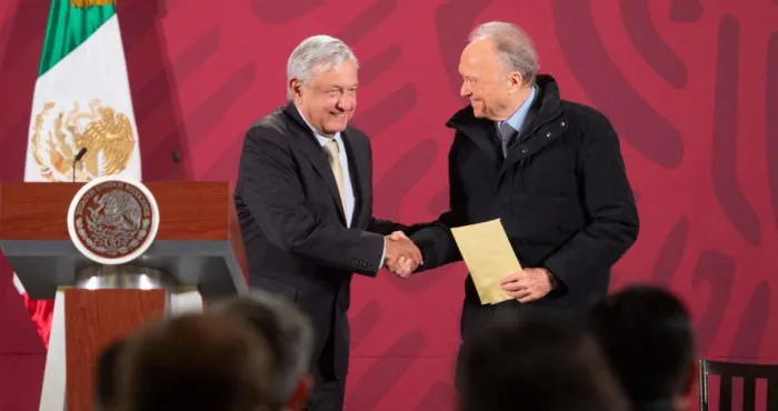 AMLO revela que el fiscal Gertz Manero se hizo una cirugía en la espalda