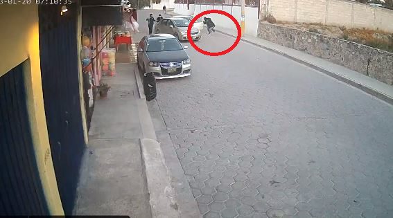 Mujer logra escapar de intento de secuestro en calles de Tecamachalco, Puebla #VIDEO