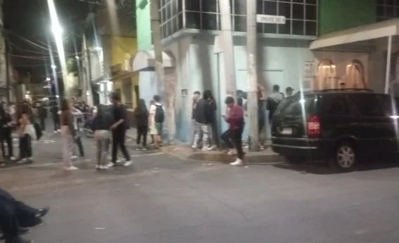 Jóvenes se intoxican por combinar alcohol con medicamento durante fiesta en Iztacalco