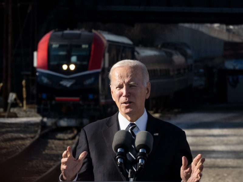 Biden afirma que no enviará aviones de combate a Ucrania