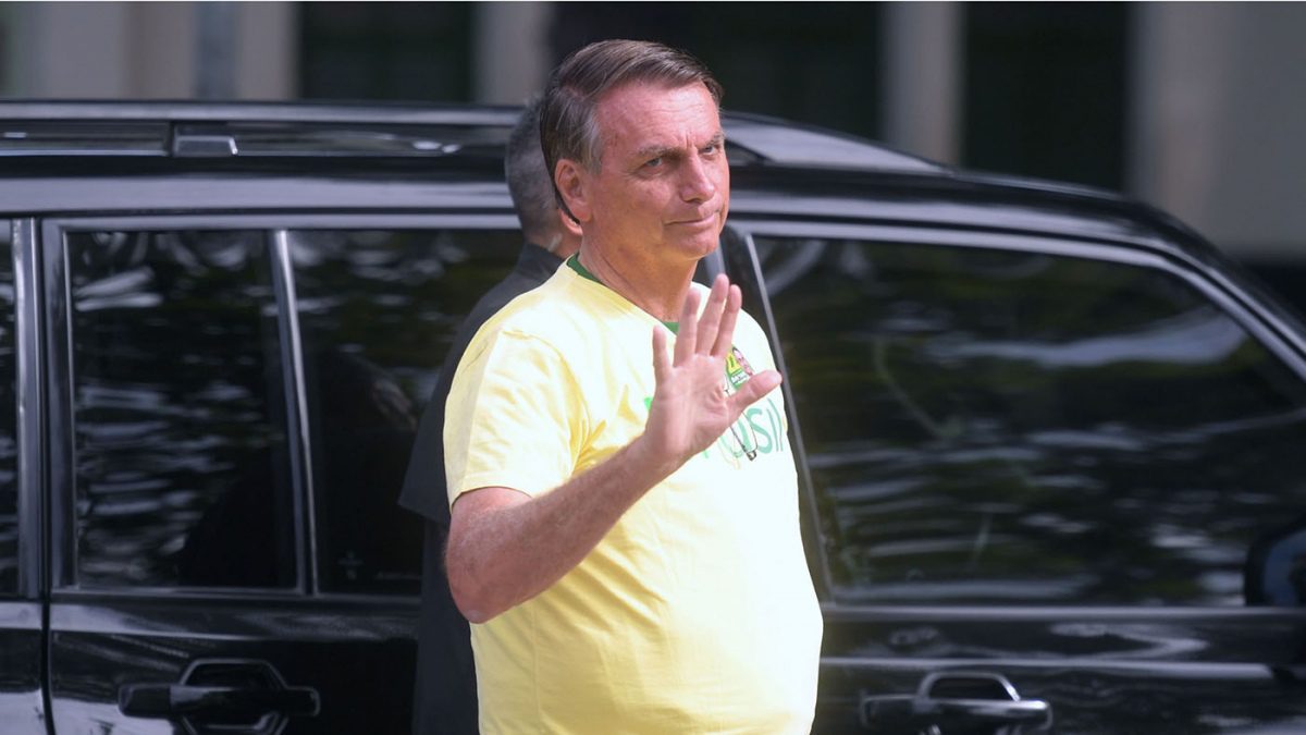 Bolsonaro llega a EU en su último día como presidente de Brasil