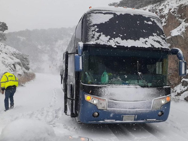 Cierran la carretera entre Chihuahua y Sonora ante las fuertes nevadas