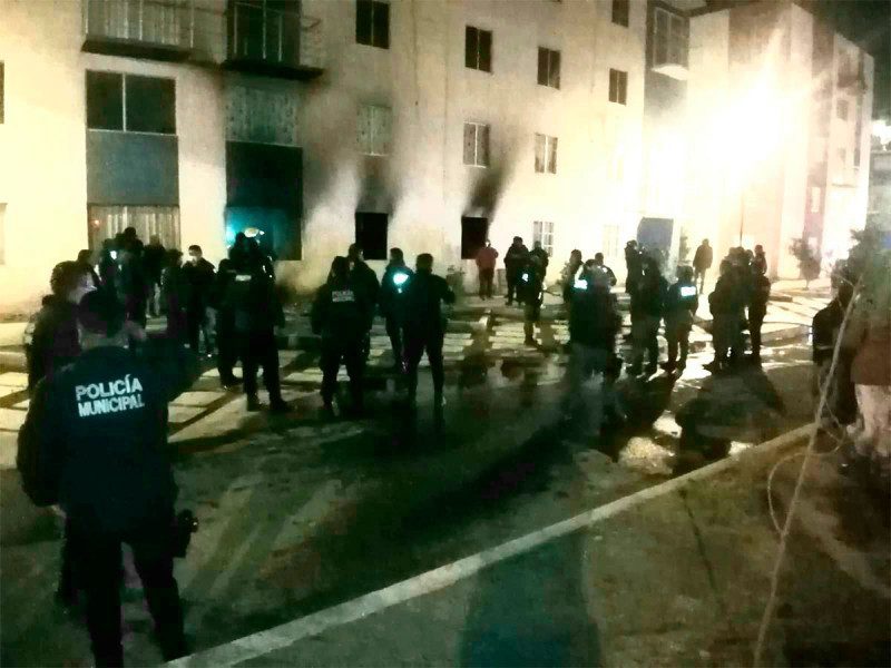 Dan golpiza a 4 delincuentes e incendian departamento en Hidalgo