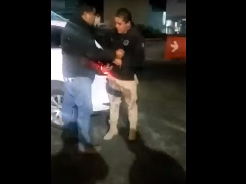 Graban a policías borrachos en Hidalgo