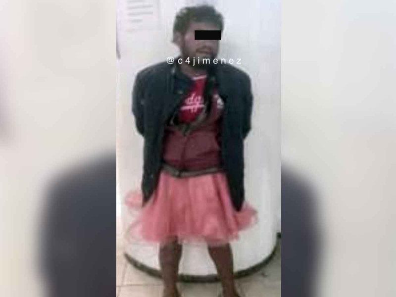 Hombre con una falda asalta un centro de copiado en Iztacalco