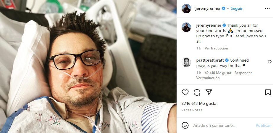 Jeremy Renner reaparece con una selfie en el hospital tras su accidente