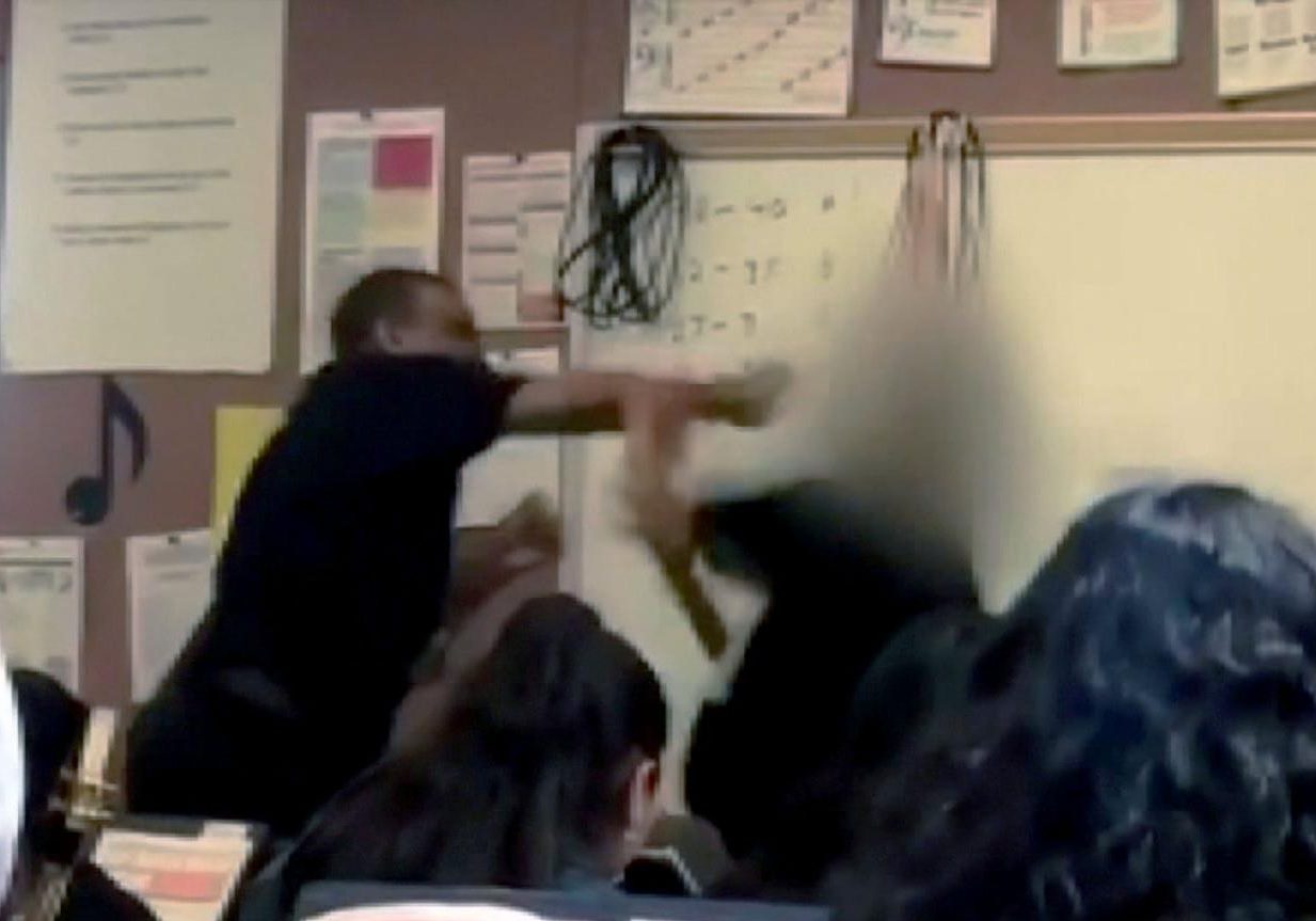 Maestro y estudiante pelean en plena clase en Los Ángeles