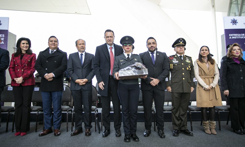 Mejoramiento de equipo y aumento salarial a la policía de Querétaro