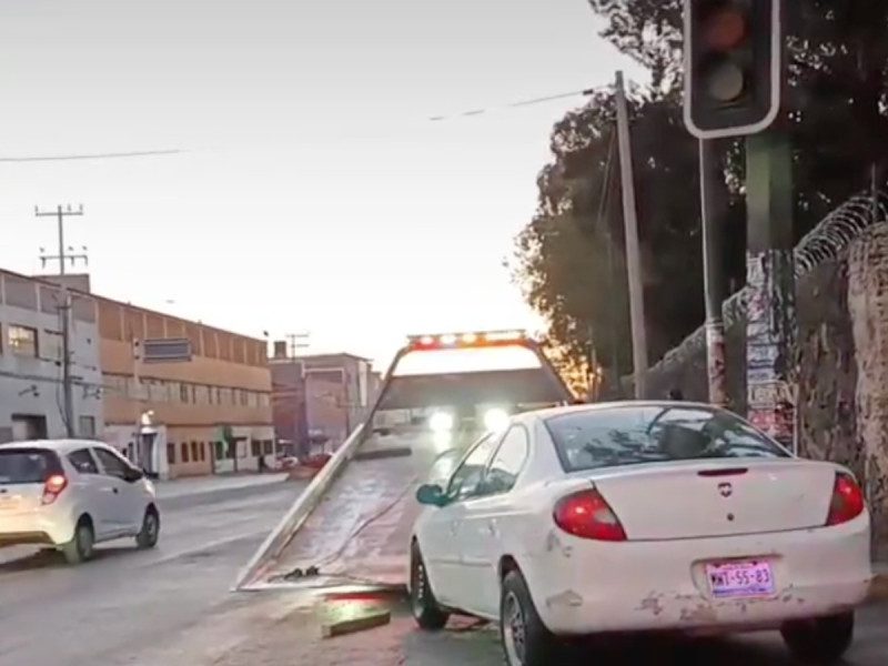 Mujer muere atropellada por su propio auto en Naucalpan