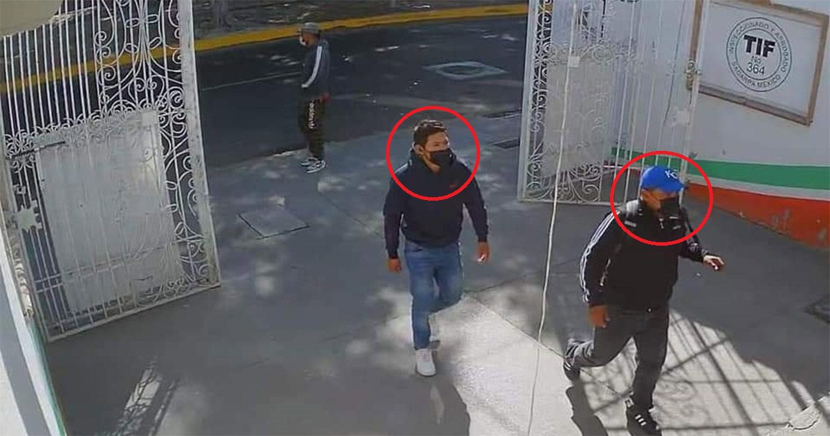 Par de ‘ratas’ asaltan pollería en Puebla