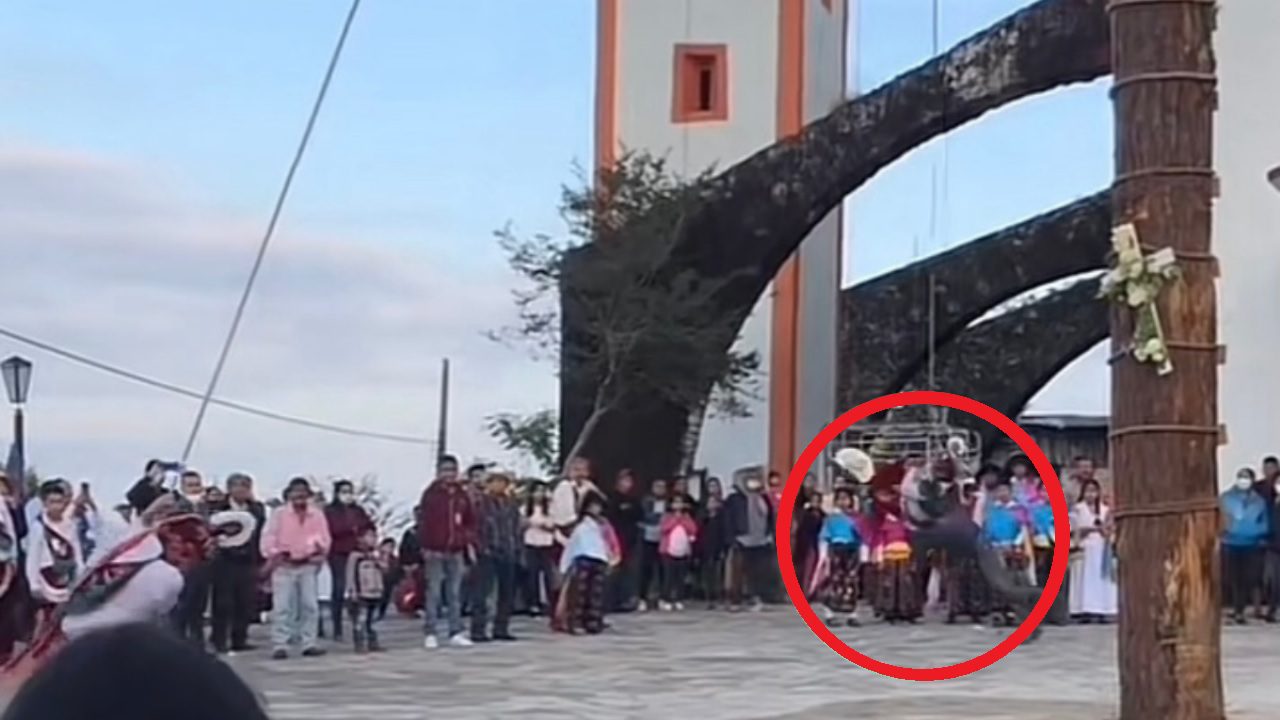 Volador de Papantla 'atropella' a espectador