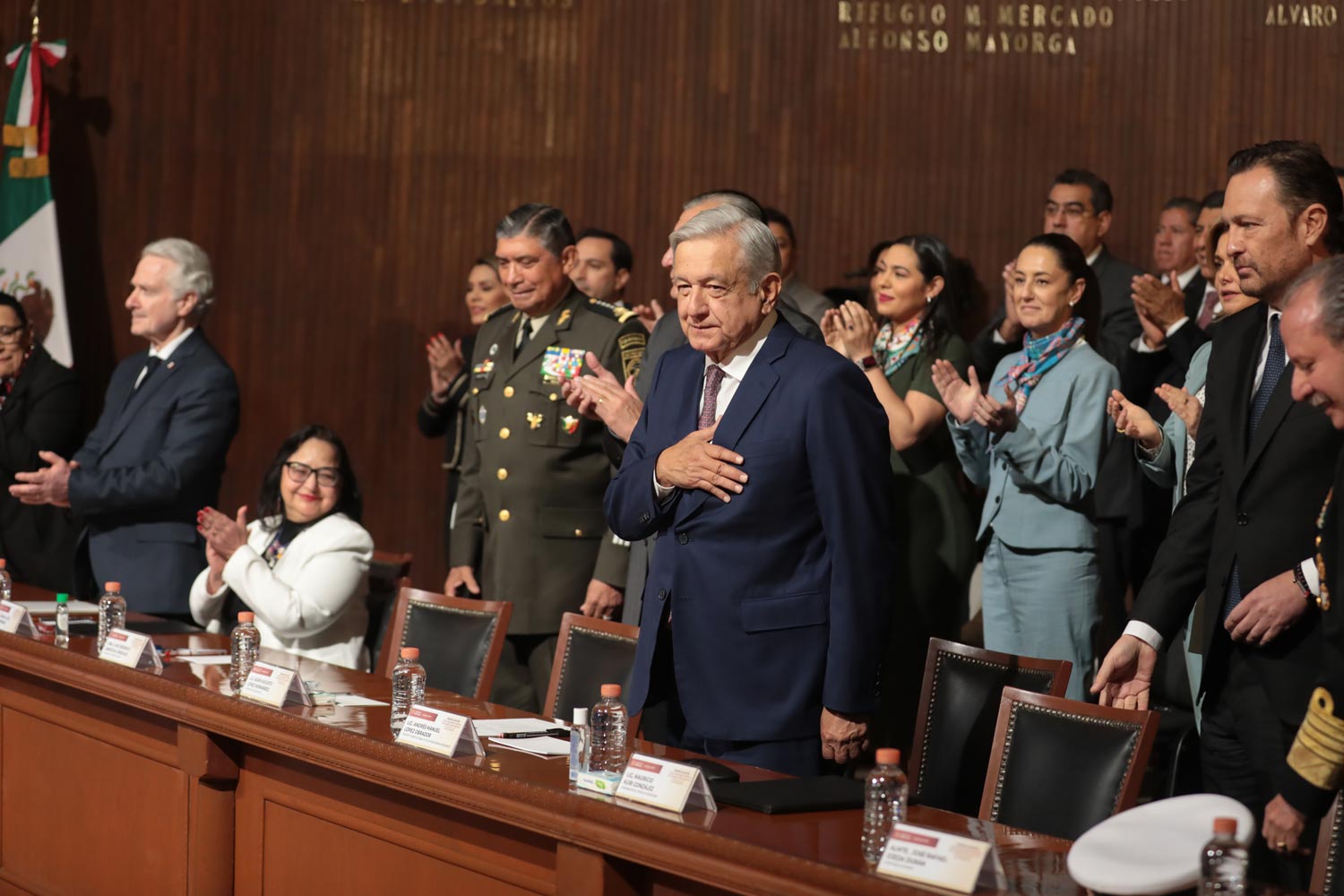 Ministra Piña “rompe” protocolo frente al Presidente.