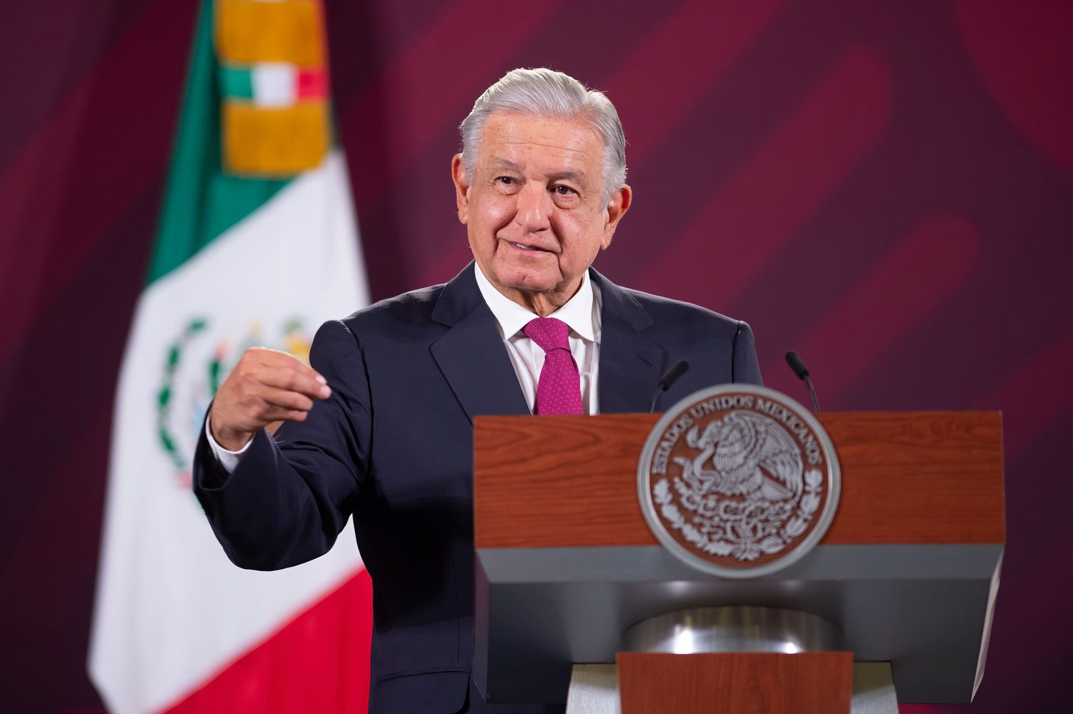 AMLO denunciará al abogado de García Luna por daño moral