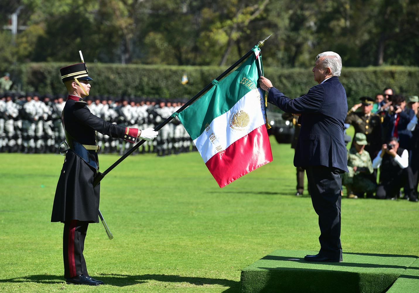 AMLO: La Bandera de México representa a todos