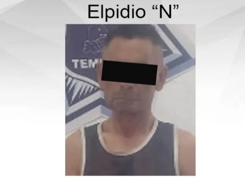 Cae abuelo por atacar con un machete a una mujer