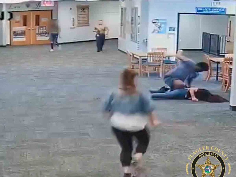 Da tremenda golpiza a su profesora; le quitó el Nintendo