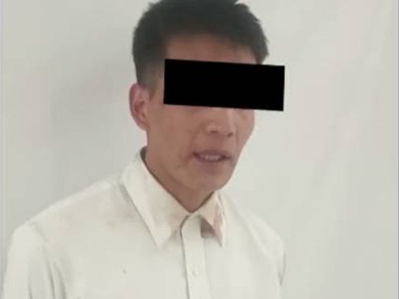 Roba consoladores y apuñala a la encargada de la tienda