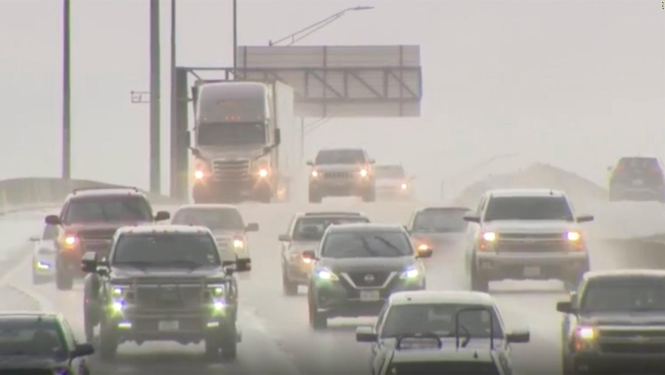 Más de mil vuelos son cancelados en Estados Unidos por tormenta invernal