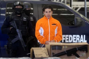 ‘El Conejo’, narco colombiano, testifica en juicio contra García Luna en EU