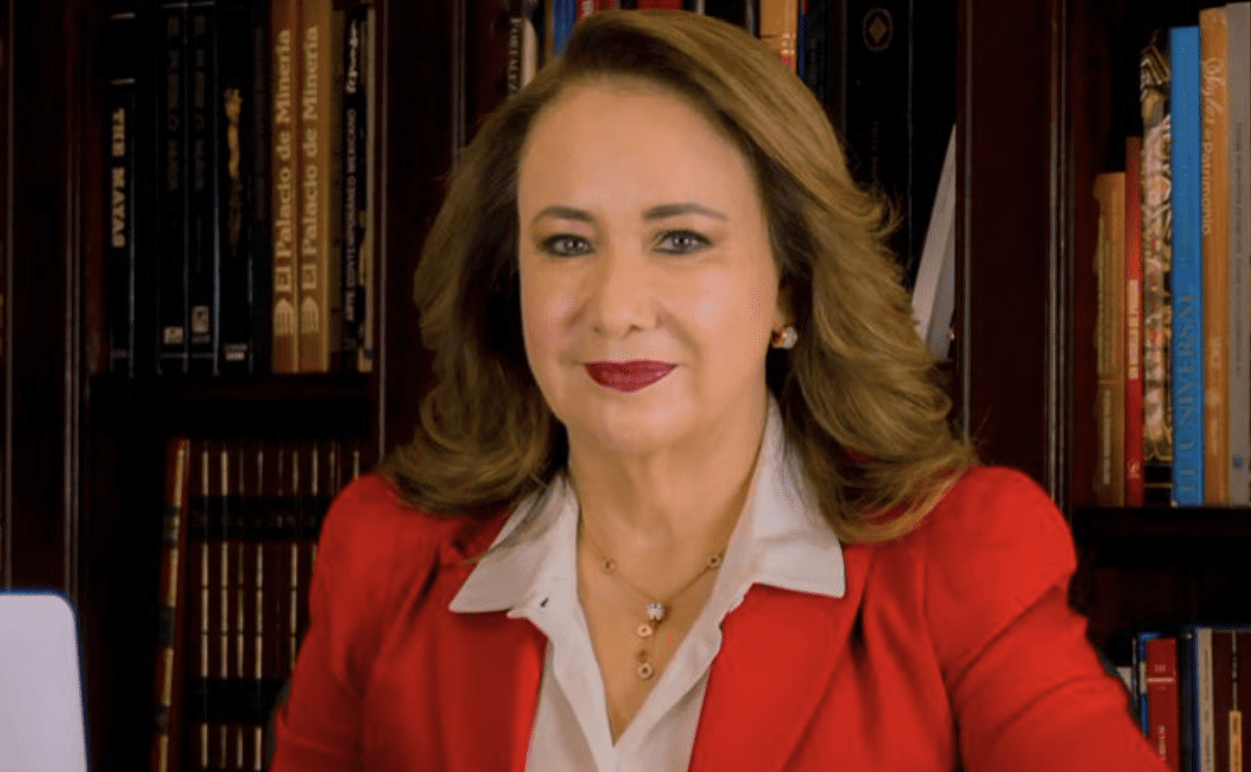 Yasmín Esquivel se ampara por plagio